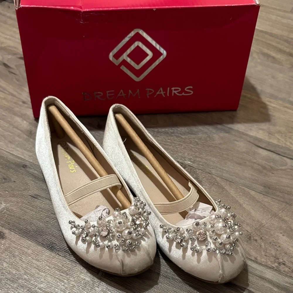 Dream Pairs Cream Pearl & Rhinestone Ballet Flats for Girls